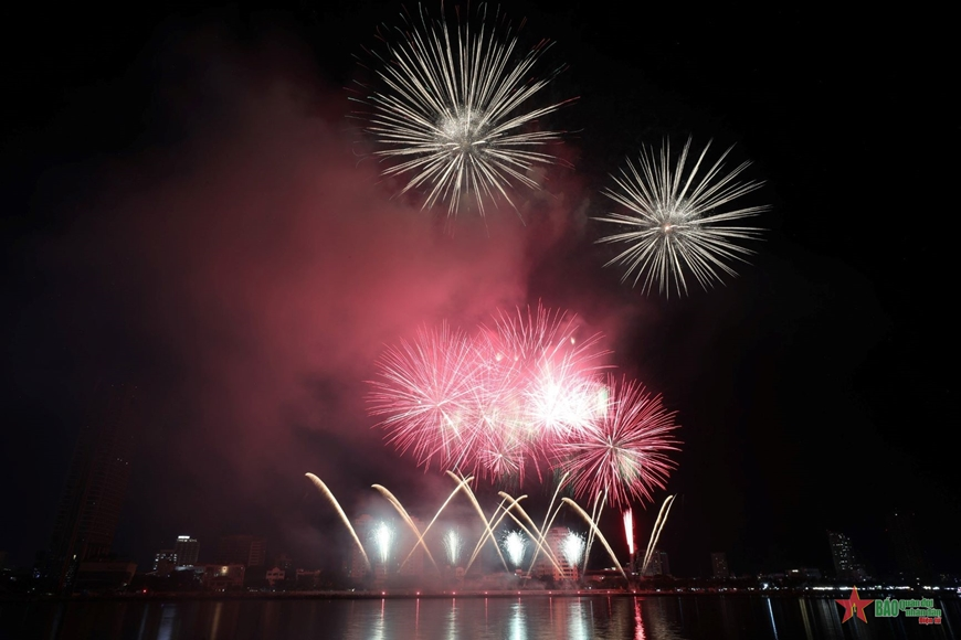 Ấn tượng đêm khai mạc Lễ hội Pháo hoa Quốc tế Đà Nẵng 2024